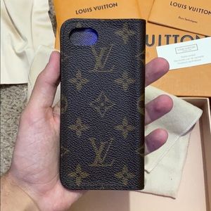 Louis Vuitton iPhone (Folio)